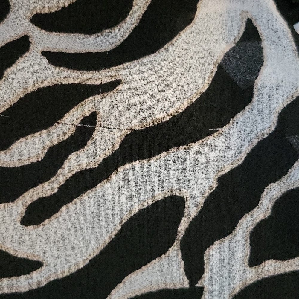 White house black market zebra print blouse size M Mobwife - Picture 6 of 7